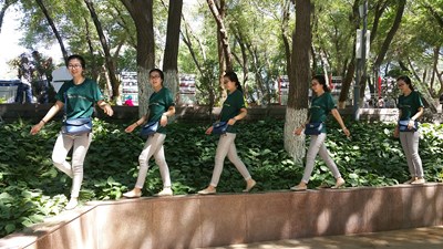 看妹子無敵分身術(shù)！