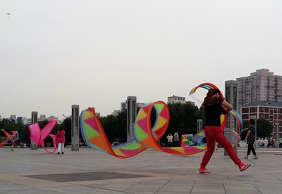 【旅行街拍】廣場彩虹
