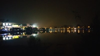 下午沒課，出去浪。晚上的南京一角。