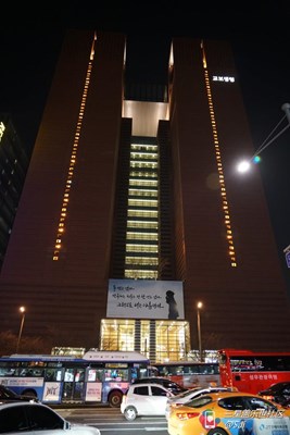 一組首爾江南區(qū)新論峴的夜景照片