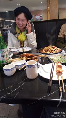朋友笑的好美