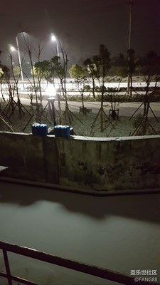 夜幕下的雪景