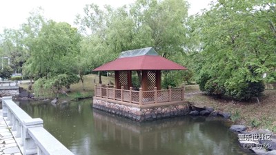 湖中小亭