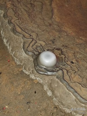 近看石頭大，遠(yuǎn)看大石頭