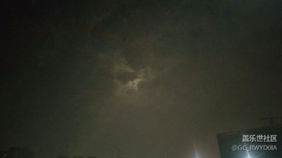 深夜仰望天空