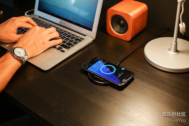 s7edge無(wú)線充電慢？因?yàn)樽藙?shì)不對(duì)！兩步開啟s7edge無(wú)線快充