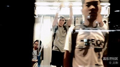 地鐵其實一個蠻詭異的地方。。