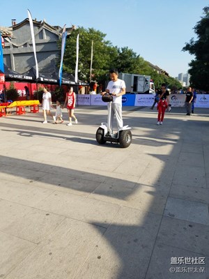 好大的平衡車