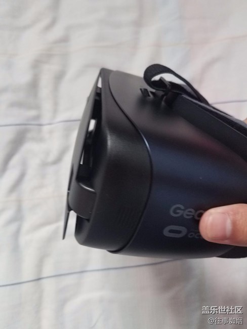 問一下三星vr4的前蓋怎么關上？