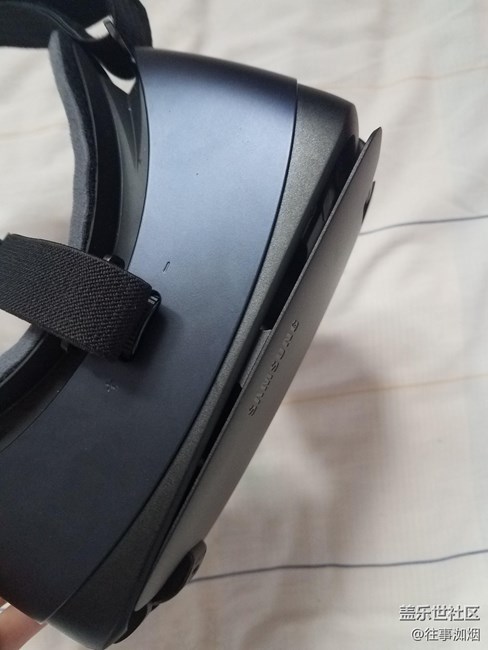 問一下三星vr4的前蓋怎么關上？