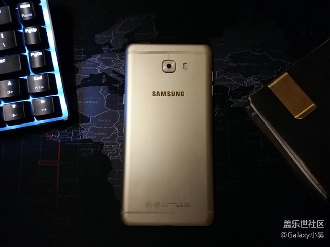 【享樂體驗團(tuán)】大的剛剛好，Galaxy C9 Pro外觀圖賞