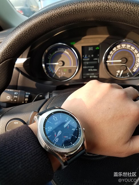 【用科技智造時間】帶上Gear S3 發(fā)現(xiàn)更多驚喜?。ㄓ袉柋卮穑?/></p><p><br/></p><p>事件提醒和鬧鐘這個也是生活中必備的?？炊绦拧⒔与娫捵匀徊辉谠捪??？偟脕碚f，你會發(fā)現(xiàn)更多驚喜！</p><p style=