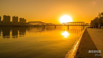 夕陽(yáng)下的橋