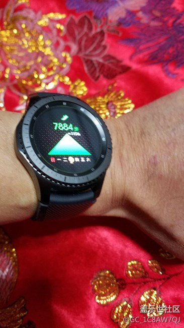 【用科技智造時(shí)間】三星S3智能手表又炫又酷