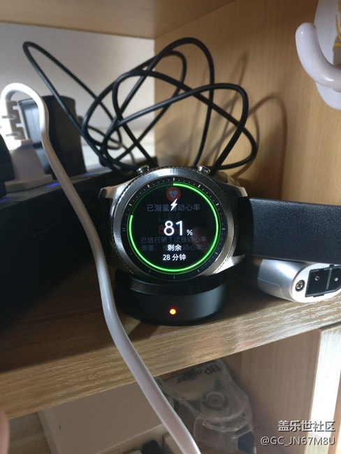 【用科技智造時(shí)間】gear S3與一加三配對(duì)。