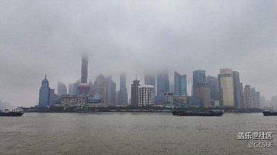 下著小雨的上海