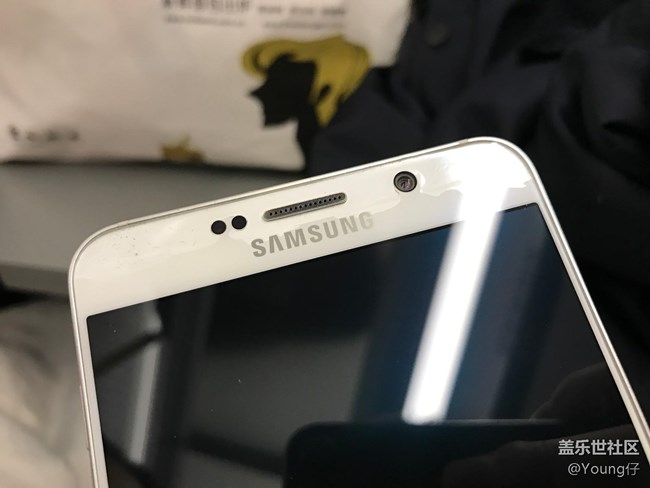 屏幕摔了，成這樣，修的話要多少錢？