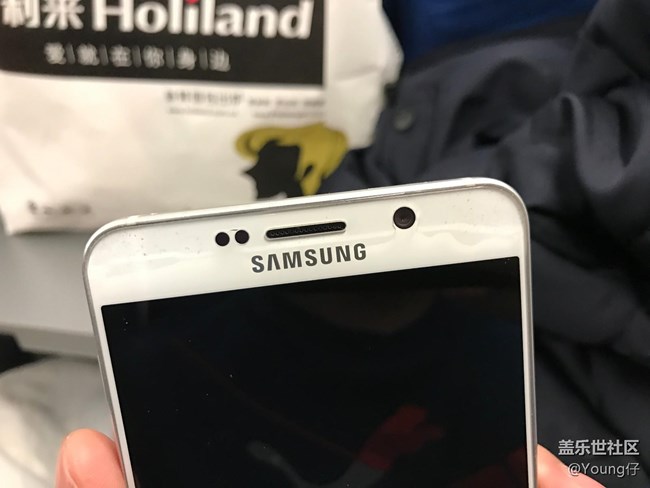 屏幕摔了，成這樣，修的話要多少錢？