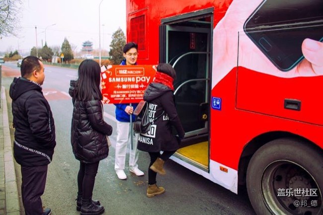 刷的不是手機 京城二環(huán)現(xiàn)Samsung Pay特12路公交車智付體驗
