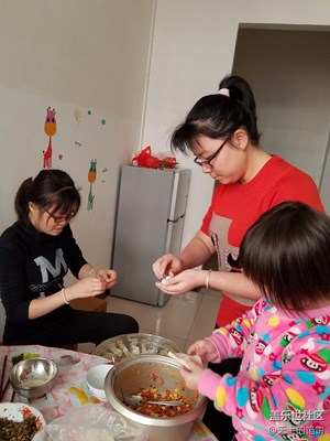 【家就在心中】春節(jié)節(jié)前和家人一起大“餃”一頓！