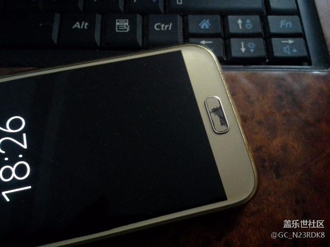 三星指紋鍵這么差帖個膜變這樣了