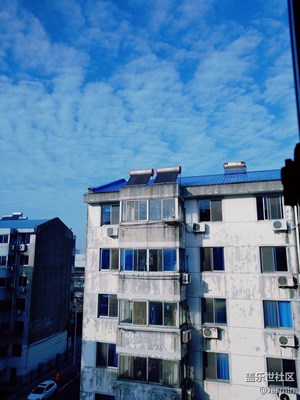 今天天好藍(lán)，明天要上班，真是太不開心了