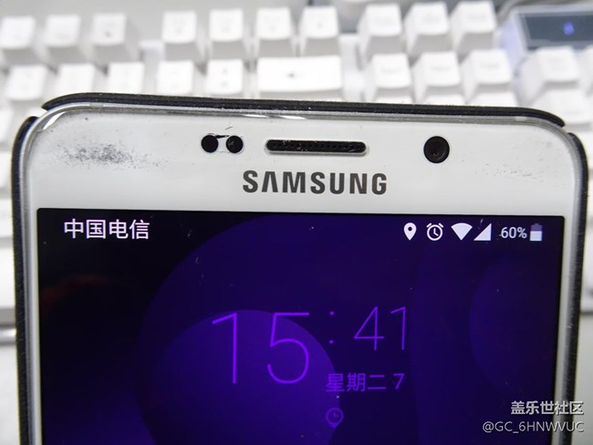 屏幕進灰了，屬于保修范圍嗎？