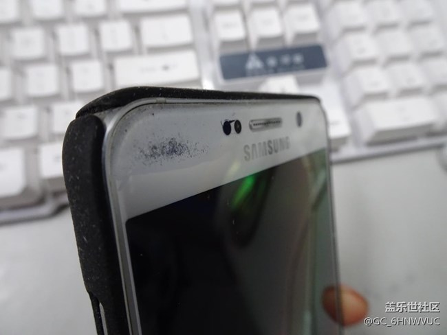 屏幕進灰了，屬于保修范圍嗎？