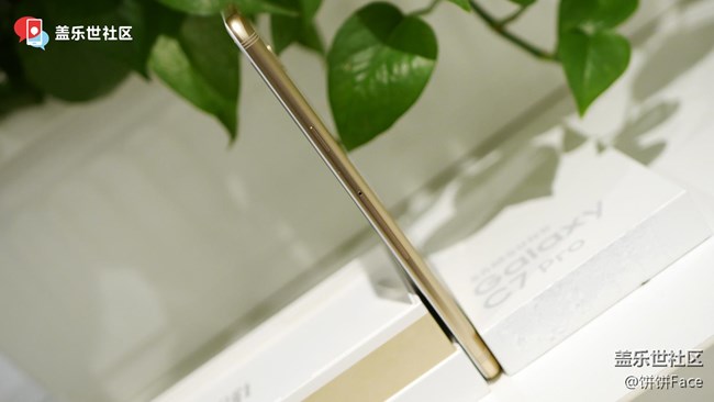 三星蓋樂(lè)世 C7 Pro楓葉金圖賞 延續(xù)經(jīng)典完善細(xì)節(jié)配置