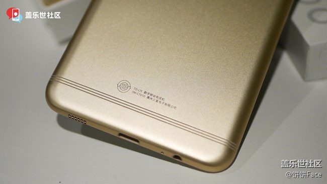 三星蓋樂(lè)世 C7 Pro楓葉金圖賞 延續(xù)經(jīng)典完善細(xì)節(jié)配置