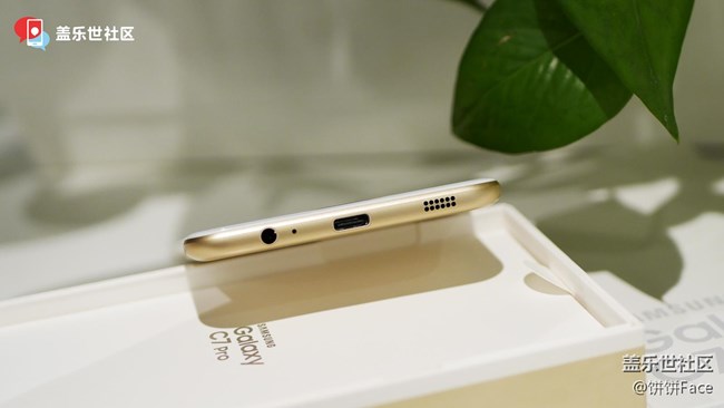 三星蓋樂(lè)世 C7 Pro楓葉金圖賞 延續(xù)經(jīng)典完善細(xì)節(jié)配置