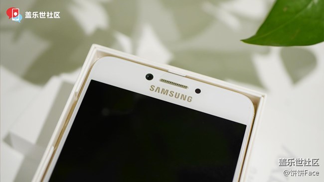 三星蓋樂(lè)世 C7 Pro楓葉金圖賞 延續(xù)經(jīng)典完善細(xì)節(jié)配置