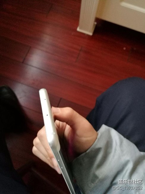 你們的屏幕紅線都解決了嗎？