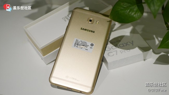 三星蓋樂(lè)世 C7 Pro楓葉金圖賞 延續(xù)經(jīng)典完善細(xì)節(jié)配置