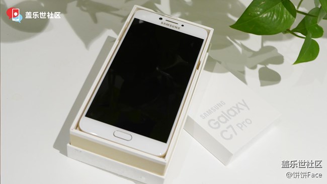 三星蓋樂(lè)世 C7 Pro楓葉金圖賞 延續(xù)經(jīng)典完善細(xì)節(jié)配置