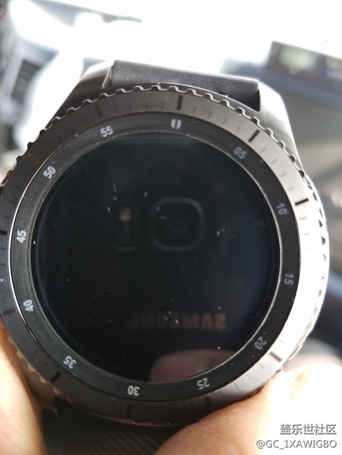 Gear s3手表屏幕凸起