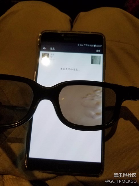 3D眼鏡下的手機(jī)屏幕