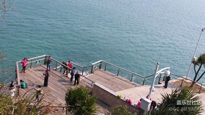 浪漫的海邊棧道