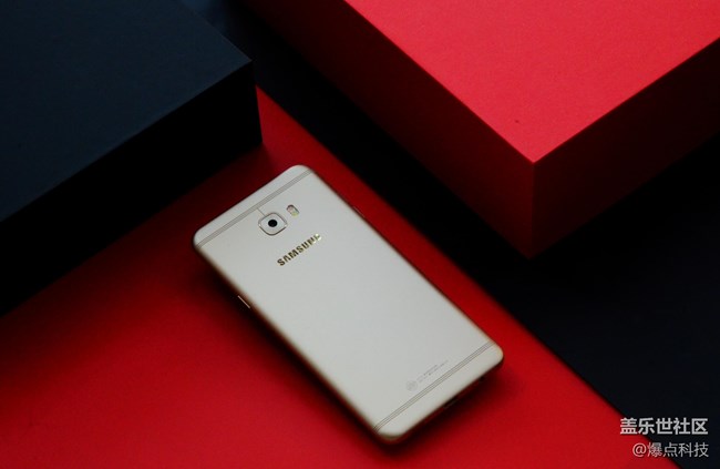 當(dāng)國產(chǎn)手機(jī)品牌都在談加價時，三星C7 Pro卻玩起了走心