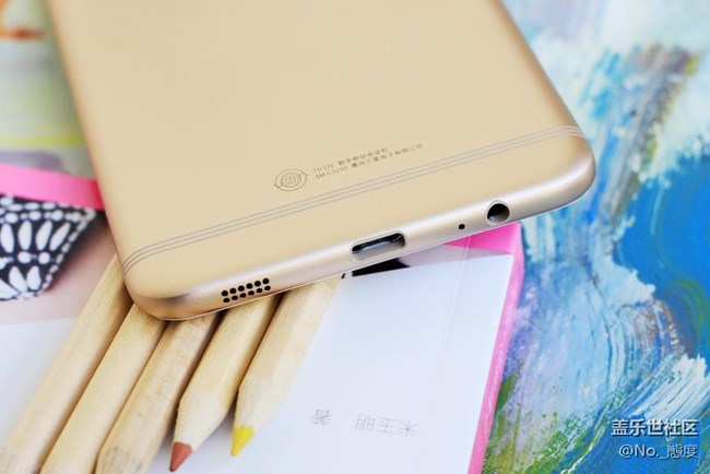 纖薄時(shí)尚，顏值擔(dān)當(dāng)：三星C7 Pro開(kāi)箱圖賞