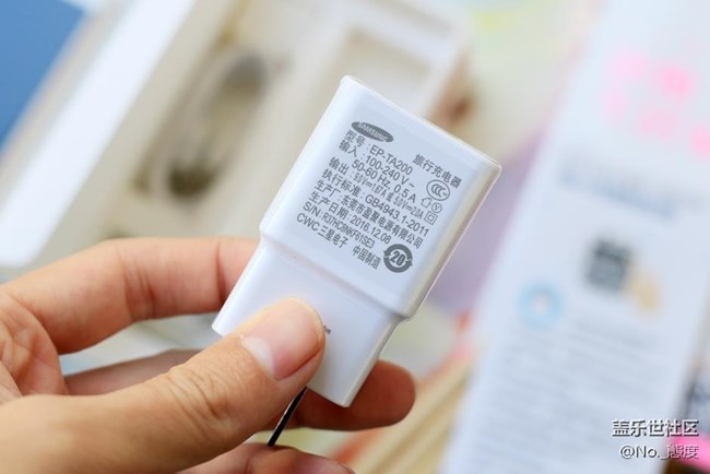 纖薄時(shí)尚，顏值擔(dān)當(dāng)：三星C7 Pro開(kāi)箱圖賞