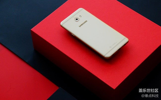 當(dāng)國產(chǎn)手機(jī)品牌都在談加價時，三星C7 Pro卻玩起了走心