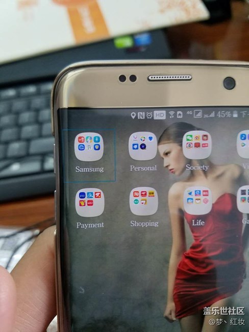 你們手機(jī)退到桌面 左上角會(huì)突然出來(lái)一個(gè)藍(lán)色框框嗎？