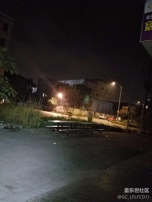 三星坑爹！拍個(gè)照片出現(xiàn)綠色小點(diǎn)什么意思？求解