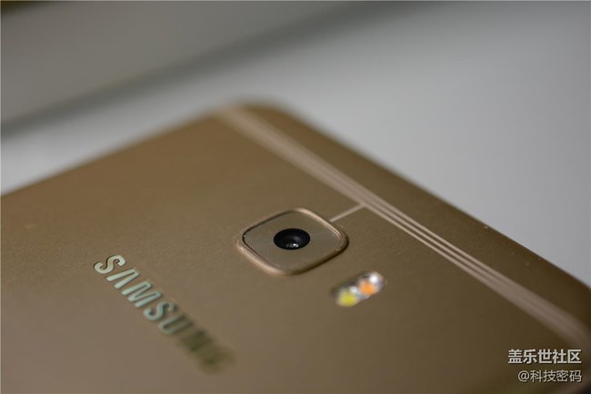 表現(xiàn)全面售價親民，看三星Galaxy C7 Pro體驗評測