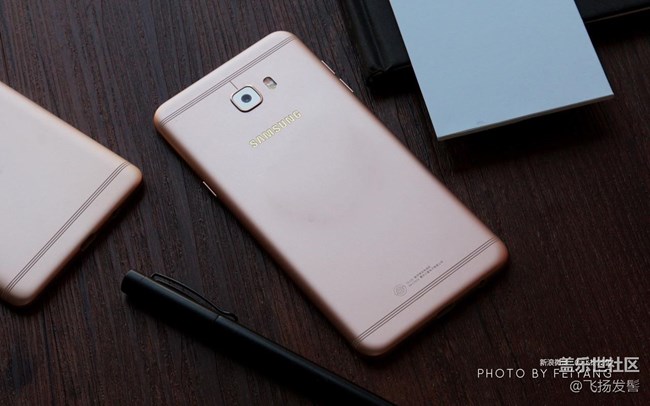 中端輕奢利器，三星Galaxy C7 Pro「圖賞」