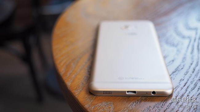 三星Galaxy C7 Pro上手評，準日常機