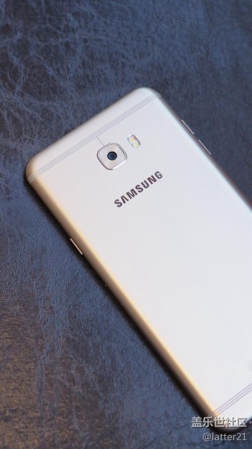 三星Galaxy C7 Pro上手評，準日常機