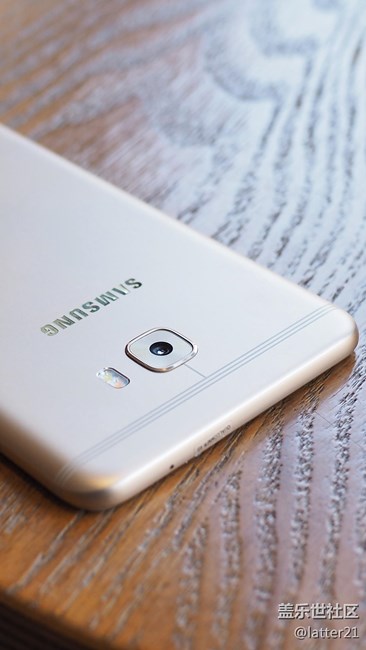 三星Galaxy C7 Pro上手評，準日常機