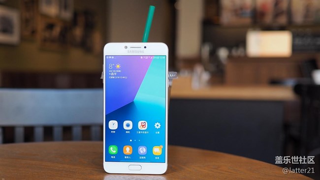 三星Galaxy C7 Pro上手評，準日常機